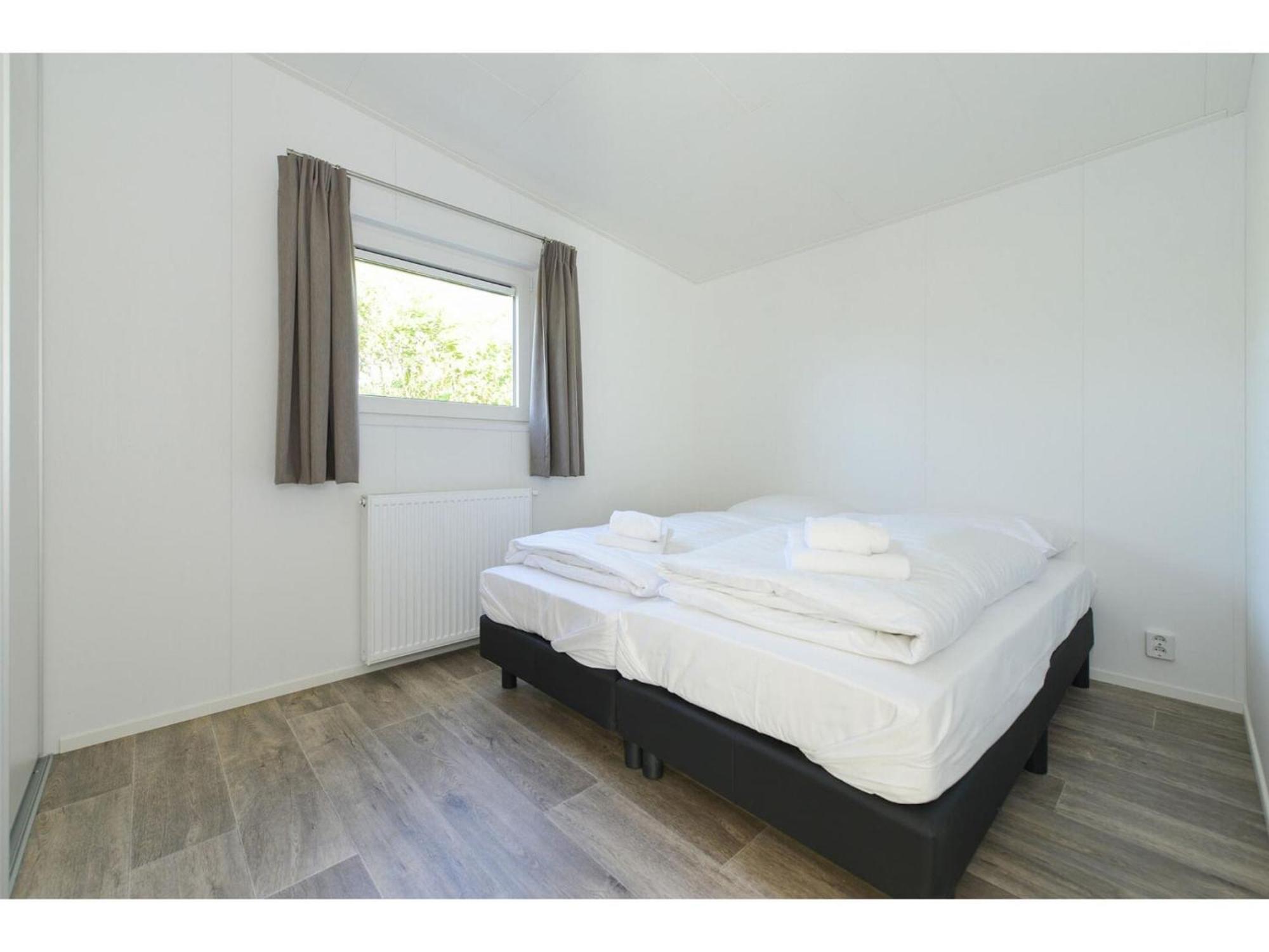 Brand New Chalets At 10 Minutes From The Oosterschelde Heinkenszand Bagian luar foto
