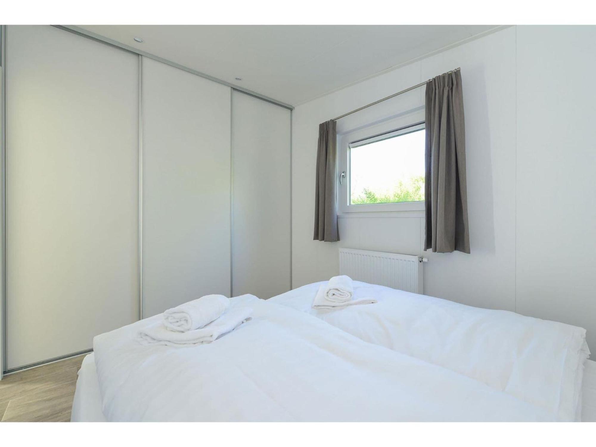 Brand New Chalets At 10 Minutes From The Oosterschelde Heinkenszand Bagian luar foto