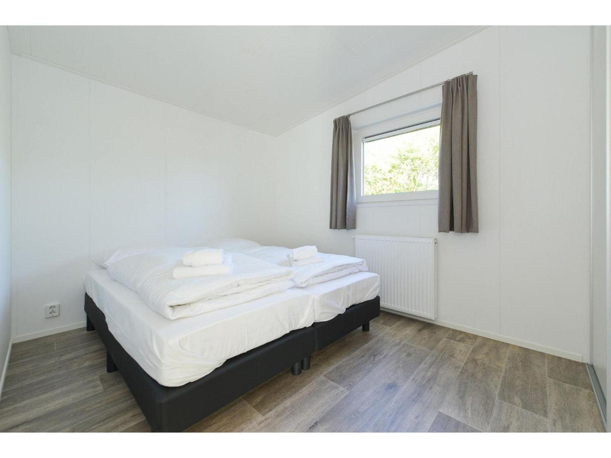 Brand New Chalets At 10 Minutes From The Oosterschelde Heinkenszand Bagian luar foto